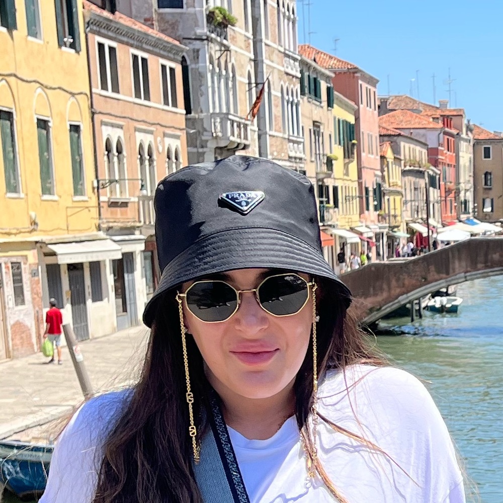 Meet your Posher, Shoshana